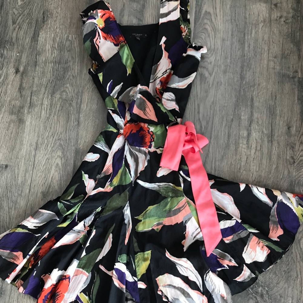 BEAUTIFUL flowing Ted Baker wrap dress.